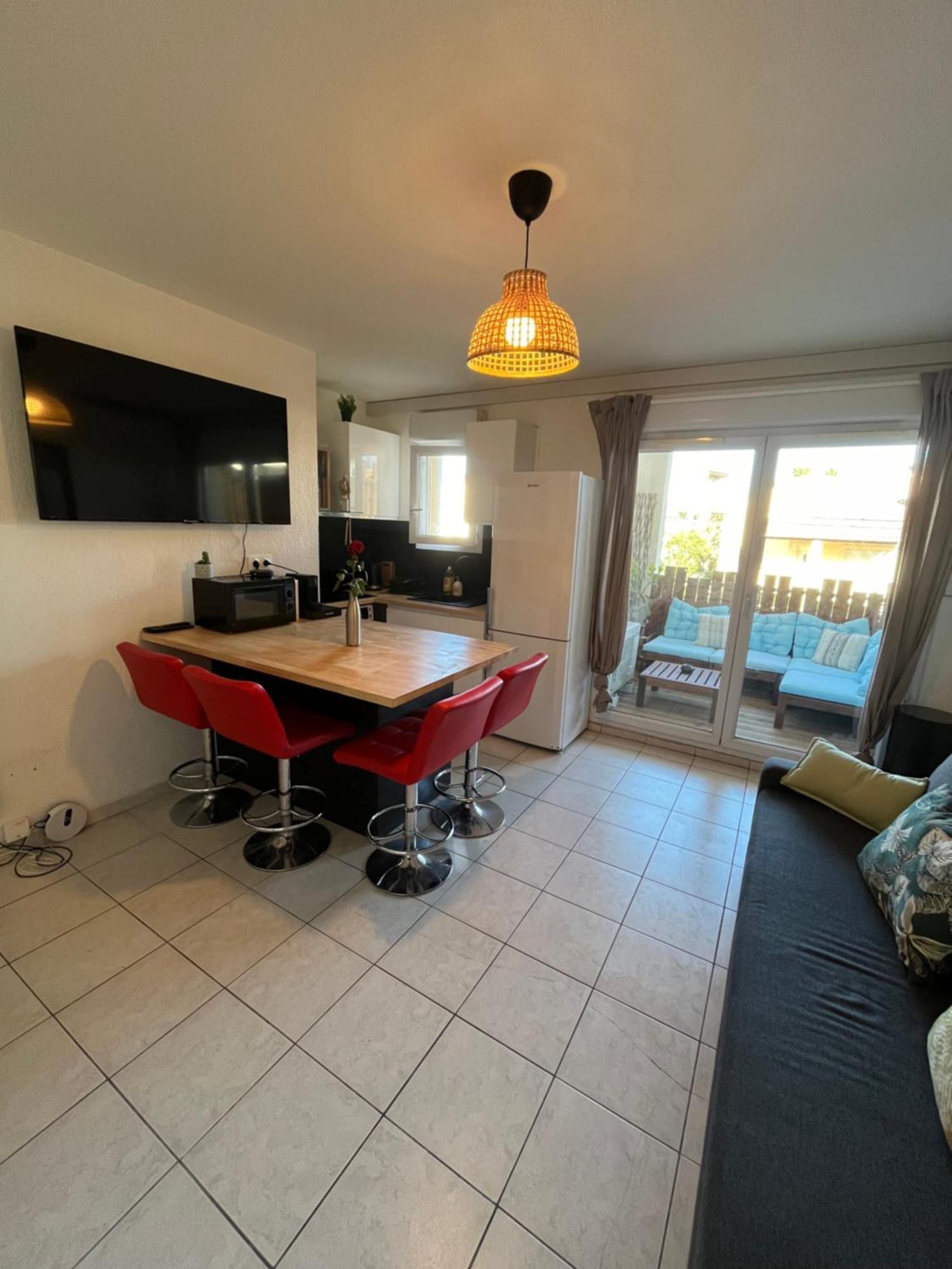Joli T2/ Tram/ Clim/ Parking/ Wifi/ Piscine Appartement Montpellier Buitenkant foto