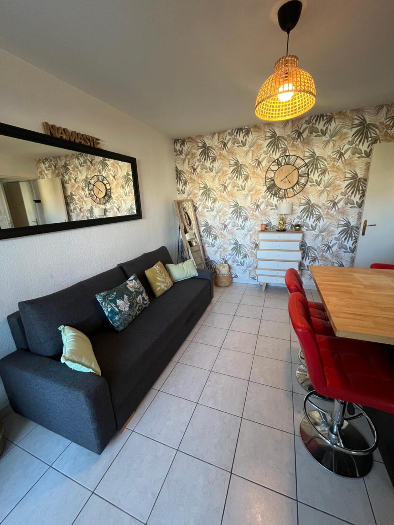 Joli T2/ Tram/ Clim/ Parking/ Wifi/ Piscine Appartement Montpellier Buitenkant foto