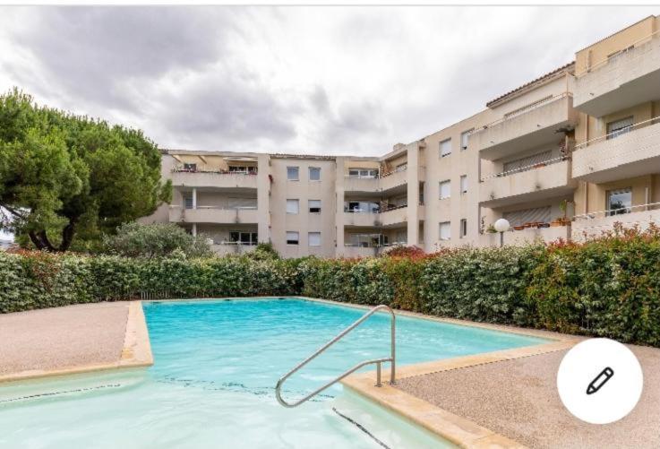 Joli T2/ Tram/ Clim/ Parking/ Wifi/ Piscine Appartement Montpellier Buitenkant foto