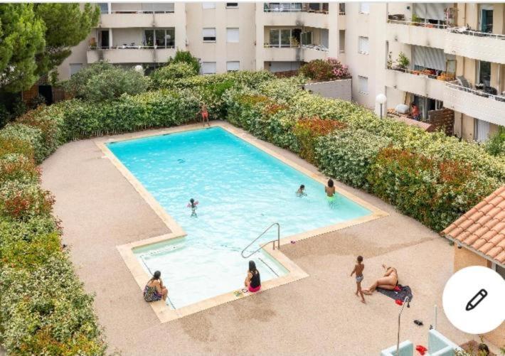 Joli T2/ Tram/ Clim/ Parking/ Wifi/ Piscine Appartement Montpellier Buitenkant foto