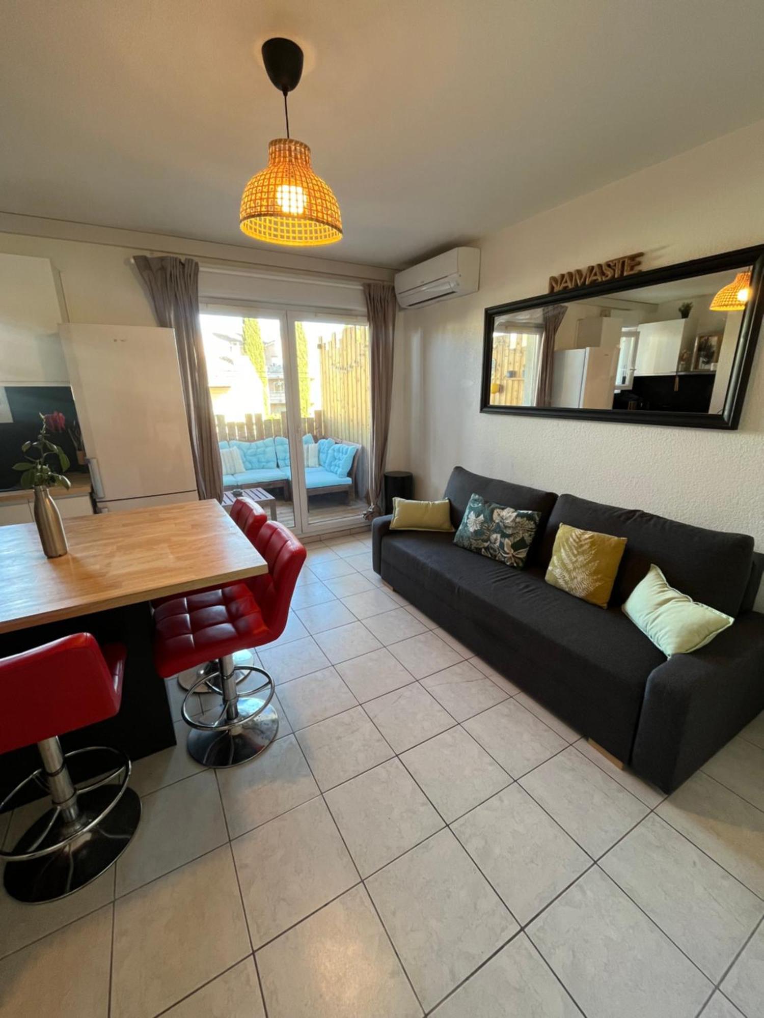 Joli T2/ Tram/ Clim/ Parking/ Wifi/ Piscine Appartement Montpellier Buitenkant foto