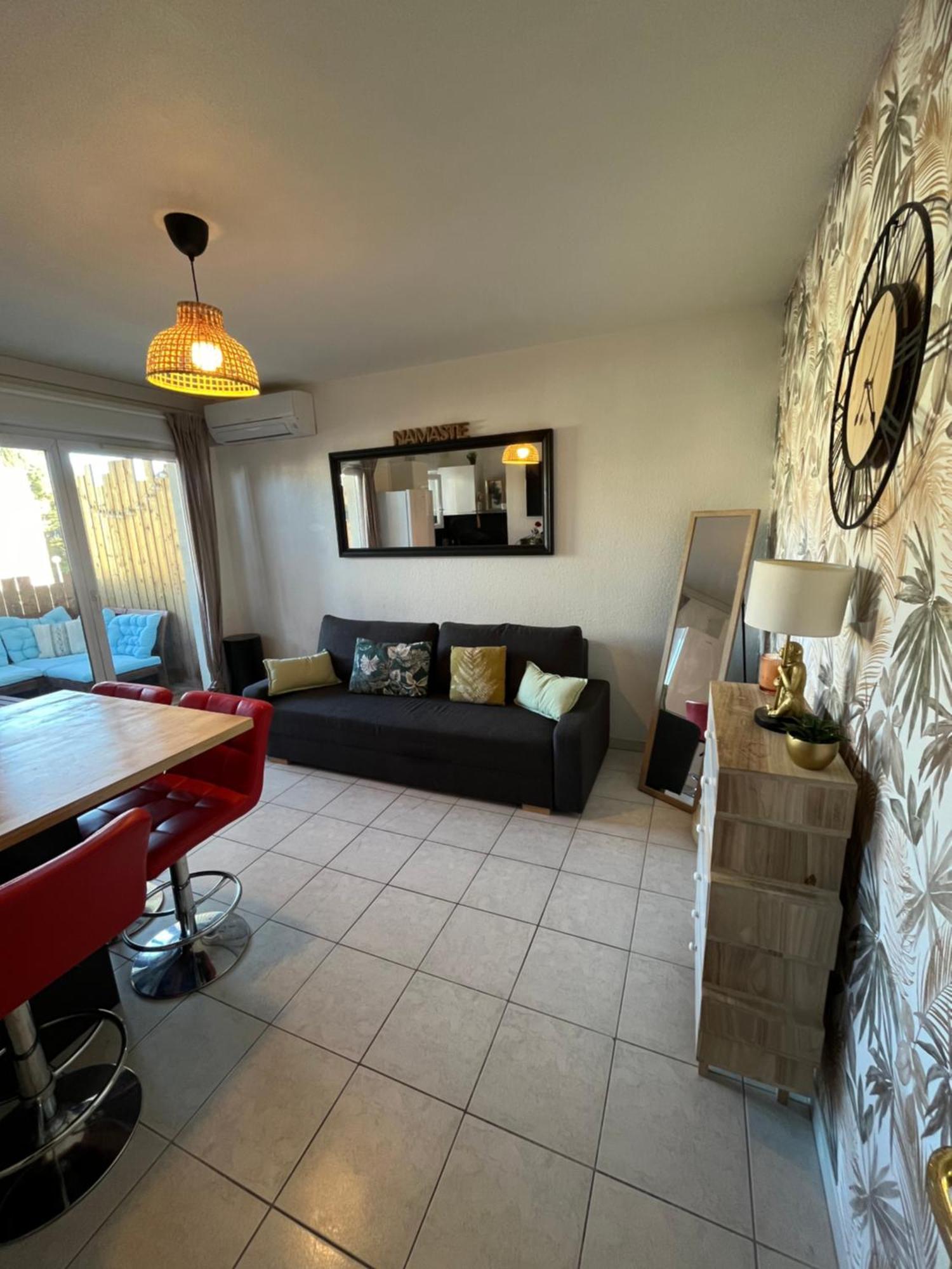 Joli T2/ Tram/ Clim/ Parking/ Wifi/ Piscine Appartement Montpellier Buitenkant foto