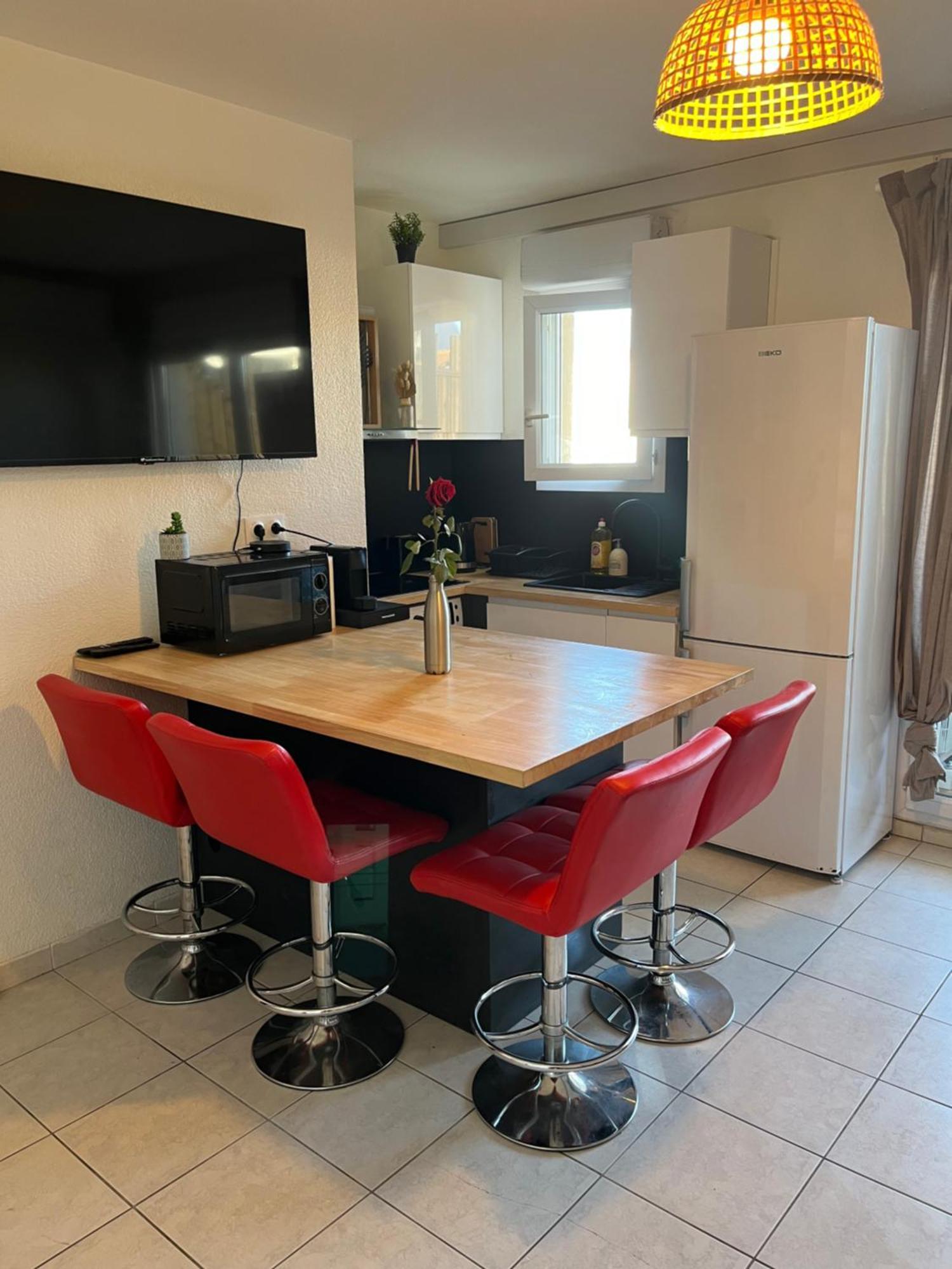 Joli T2/ Tram/ Clim/ Parking/ Wifi/ Piscine Appartement Montpellier Buitenkant foto