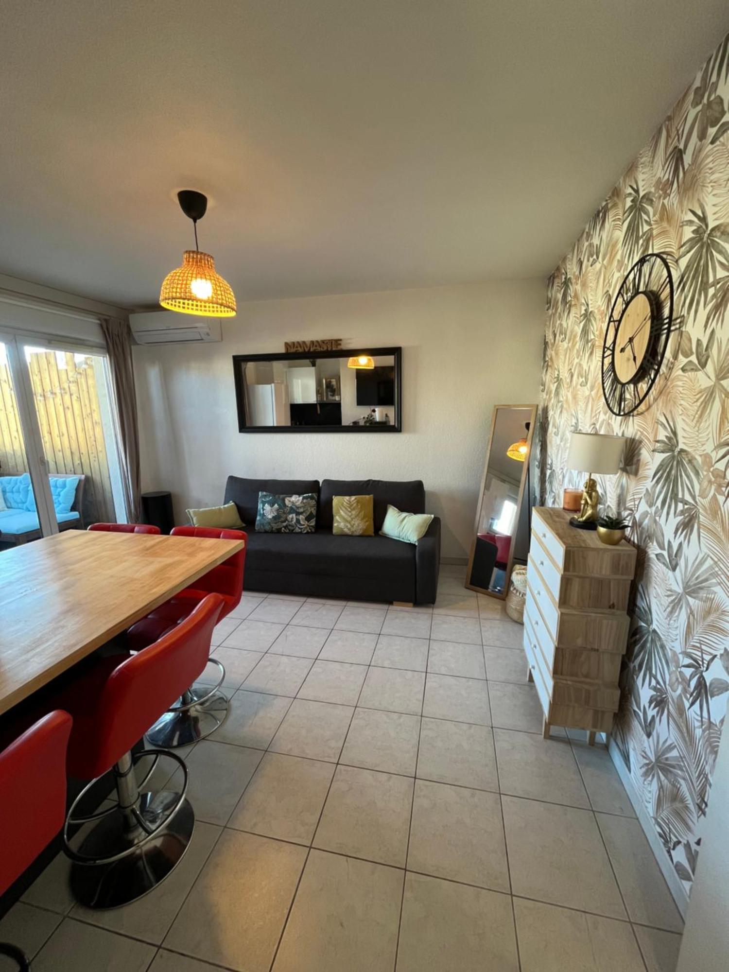Joli T2/ Tram/ Clim/ Parking/ Wifi/ Piscine Appartement Montpellier Buitenkant foto