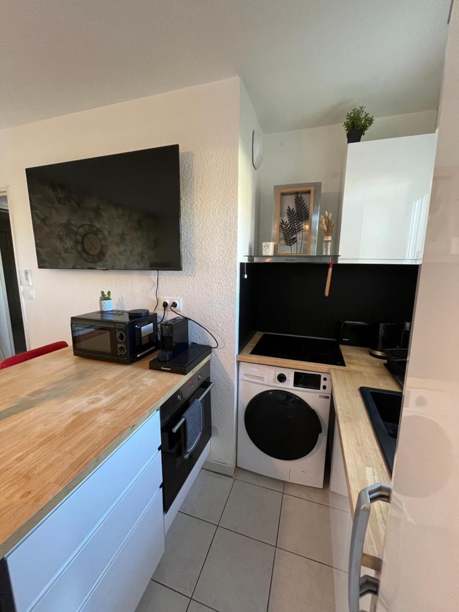 Joli T2/ Tram/ Clim/ Parking/ Wifi/ Piscine Appartement Montpellier Buitenkant foto