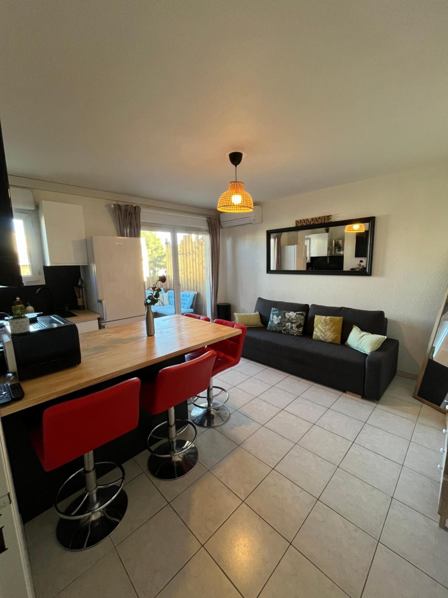 Joli T2/ Tram/ Clim/ Parking/ Wifi/ Piscine Appartement Montpellier Buitenkant foto